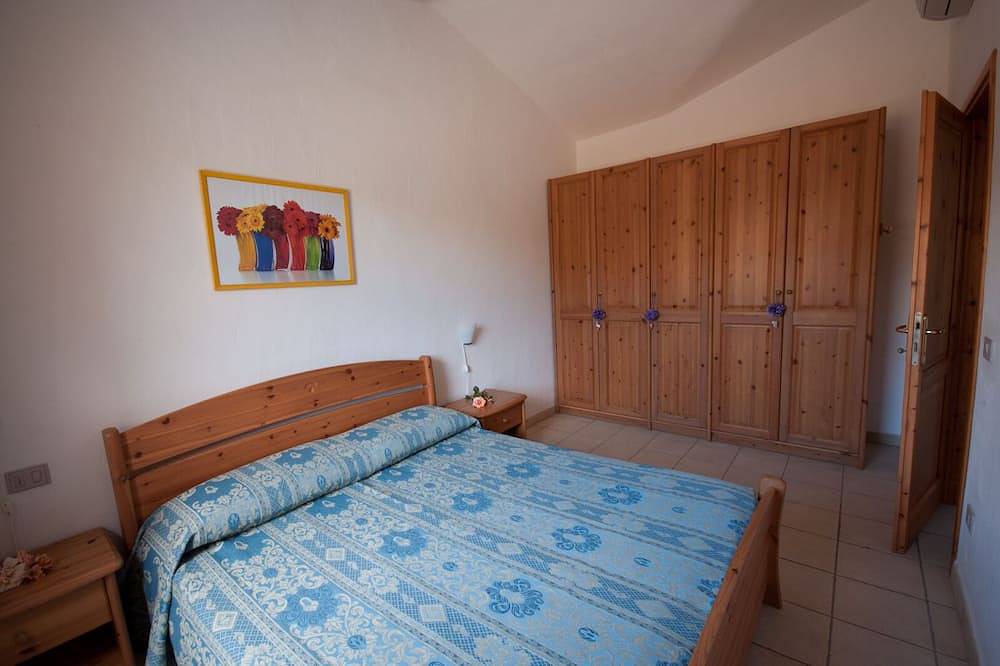 Ganze Wohnung, Ferienwohnung mit Blick auf das Meer in einem  Wohnkomplex mit Swimmingpool in Monte Petrosu, San Teodoro