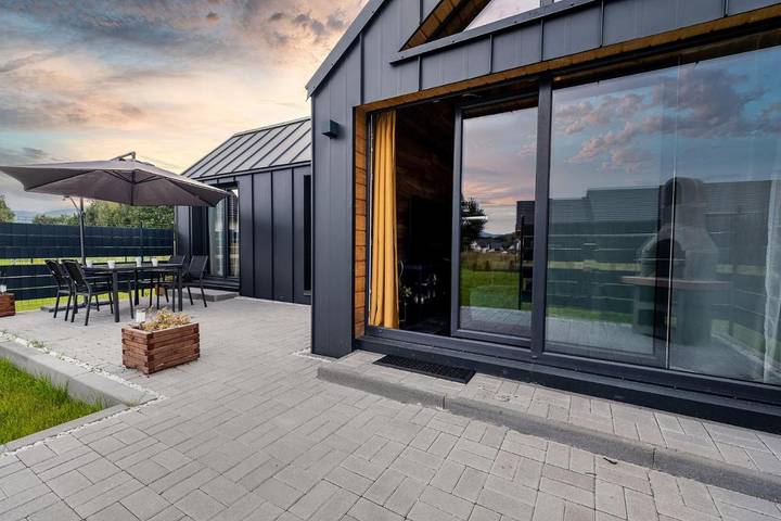 Apartament wakacyjny dla 4 osób, z Jacuzzi i Taras oraz Ogród i Widok w Jelenia Góra