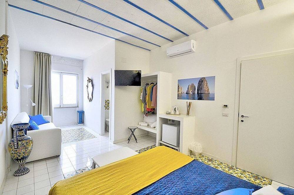 Appartamento intero, Appartamento Denise: Un luminoso e allegro appartamento circondato da uno splendido paesaggio. in Massa Lubrense, Napoli e dintorni