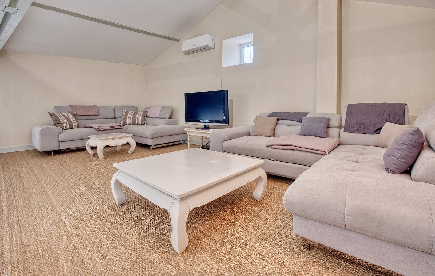 Appartement moderne avec piscine et jardin, à 400m du centre de Saint-Germain-du-Salembre in Saint-Germain-du-Salembre, Périgord Blanc