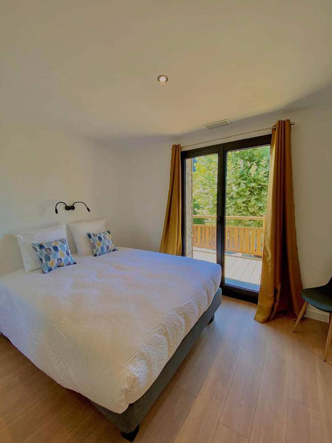 Location de vacances pour 6 personnes, avec piscine et jardin à La Chapelle-Aubareil - 4