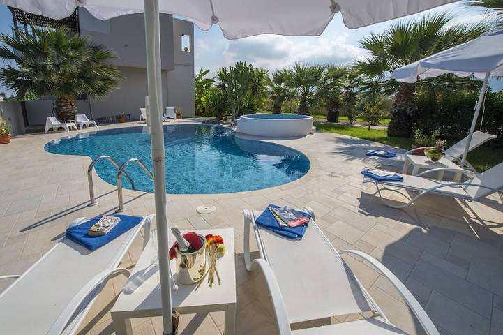 Villa für 12 Personen, mit Balkon und Garten - 1