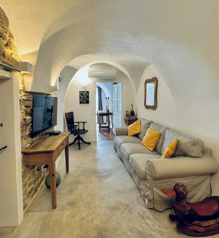 Casa in pietra ristrutturata ad Apricale con bagno turco in Apricale, Alpi Liguri