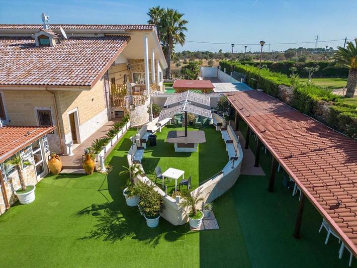 Appartamento per 5 persone, con sauna e idromassaggio nonché piscina e giardino, con animali domestici a Grottaglie