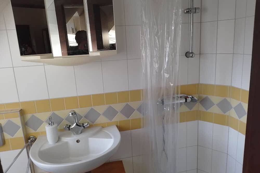 Ganze Wohnung, 1 room apartment directly on the Schwielowsee with bathing access and garden in Ferch, Schwielowsee