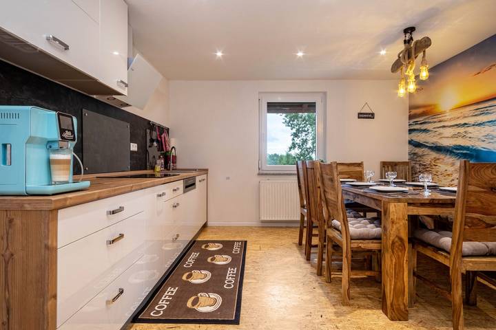 Ganze Wohnung, Ferienwohnung Ellenweiler für bis zu 15 Personen mit WLAN, Terrasse und Garten in Friedrichshafen, Region Bodensee-Oberschwaben