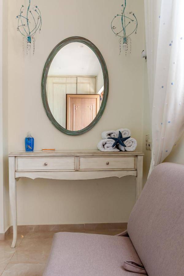Appartement entier, Double Room with Balcony and Sea View in Région d'Iraklio-Héraklion