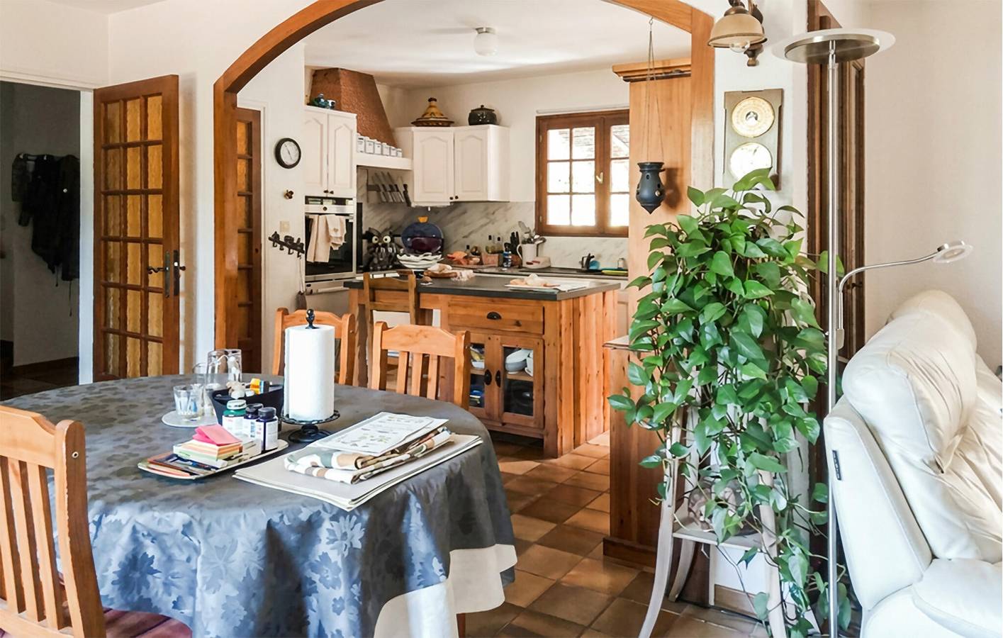 Un alojamiento con encanto a 1,5 km de Anduze: apartamento junto a la piscina con wifi y aparcamiento in Anduze, Cevenas