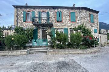 Gîte pour 6 personnes, avec terrasse à Menglon