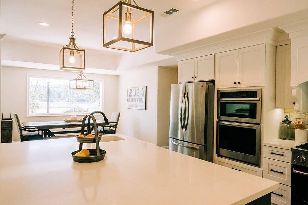 Private boat dock, 2 master bedrooms, Bbq, lake views, close to Yosemite in Bass Lake