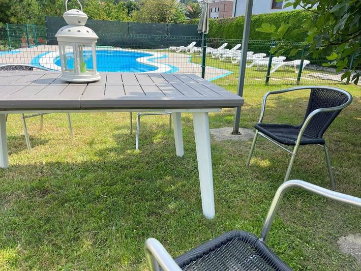 Apartamento para 4 personas, con Terraza y Jardín además de Piscina y Vistas en Mogro