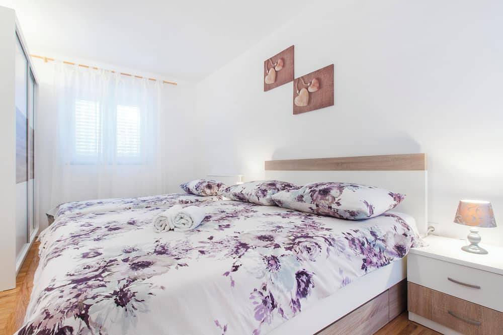 Ganze Wohnung, Apartments Vesna, type 3+2, apartment in charming Grebaštica with Wifi, Ac in Grebastica, Šibenik-Knin
