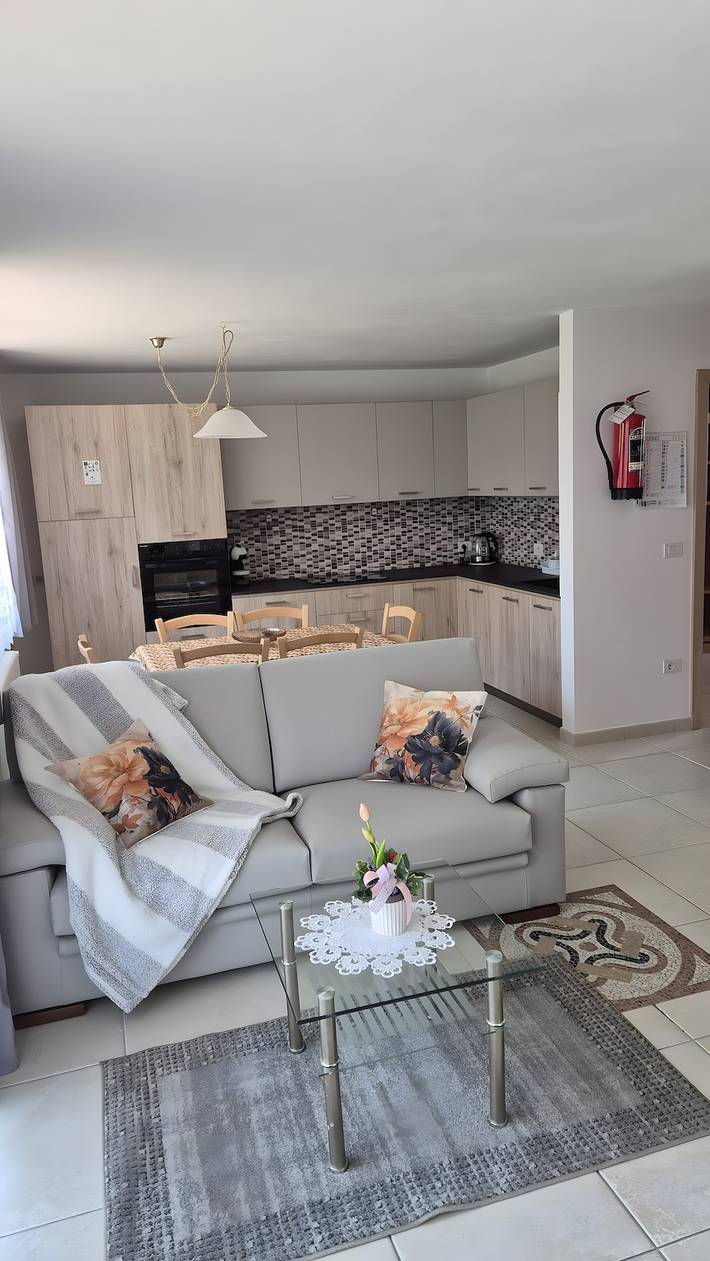 Ganze Wohnung, Apartment 'Night and Day 3' mit Bergblick, privatem Garten und WLAN in Predazzo, Predazzo (gemeinde)