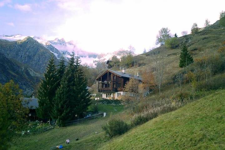 Ferienhaus für 14 Personen, mit Balkon und Terrasse sowie Garten und Ausblick