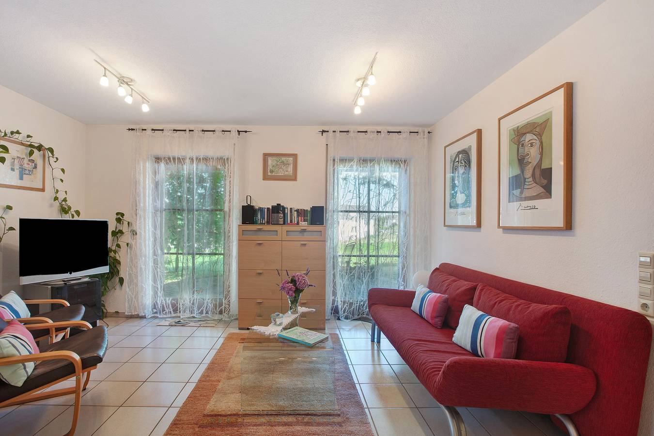 Ganze Wohnung, Ferienwohnung 'Nussbäumle' mit Privatterrasse, Gemeinschaftsgarten und Wi-Fi in Rheinfelden (Baden), Südschwarzwald