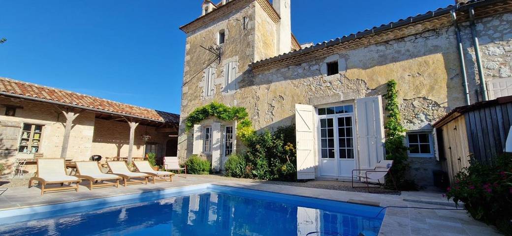 Location de vacances pour 12 personnes, avec Terrasse ainsi que Jardin et Piscine à Laparade