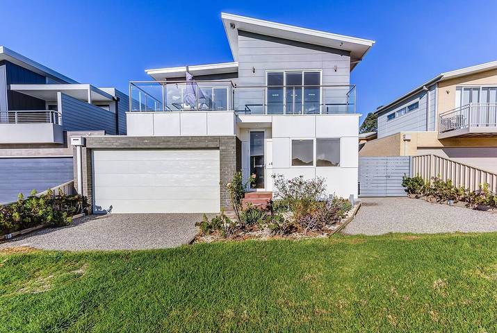 Holiday home for 10 people, with balcony and garden in Portarlington