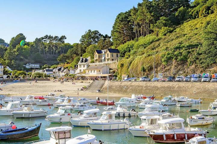 Location de vacances pour 10 personnes, avec terrasse et jardin dans Plage de Bréhec