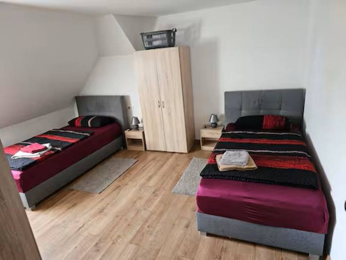 Ganze Ferienwohnung, Schöne Vollausgestattete Monteurs- Gästewohnung in der Gartenstadt Leuna und nähe Geiseltalsee / 2209 in Leuna, Saale-Unstrut