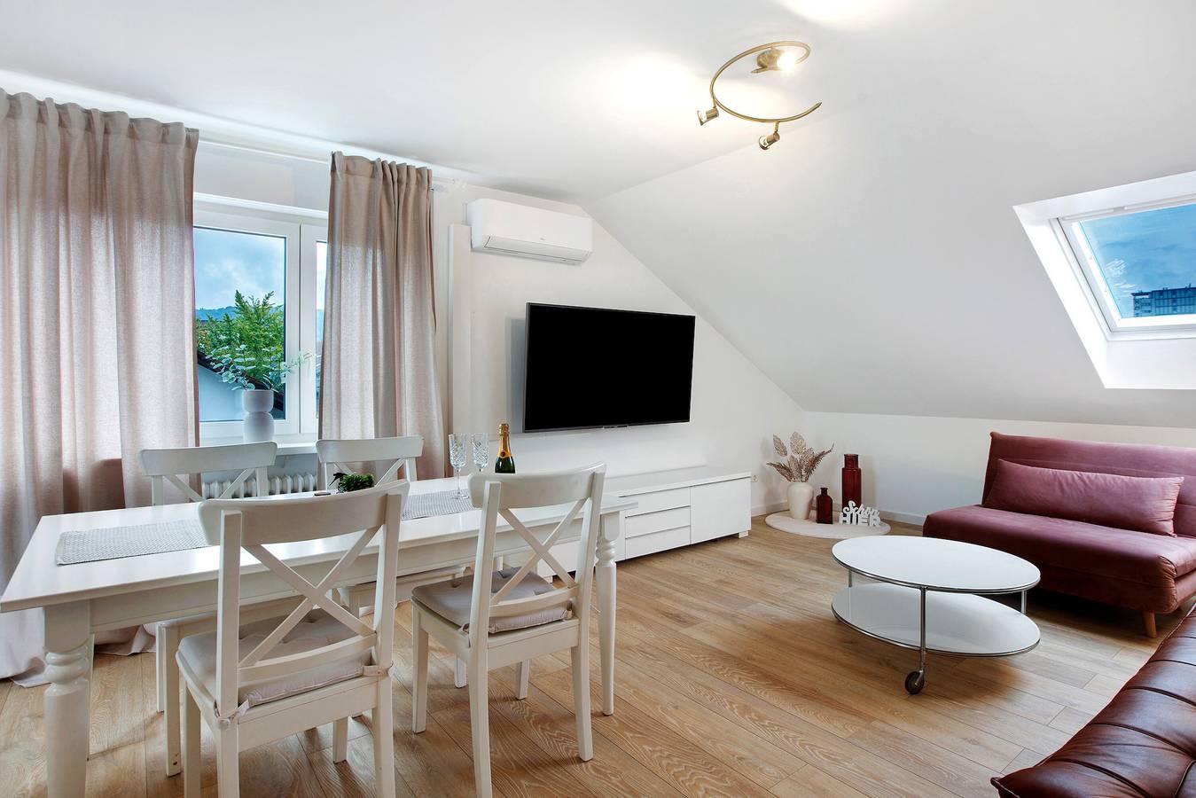 Entire apartment, Apartment 'Dreiländer Apartments Lörrach' with Wi-Fi in Lörrach, Southern Black Forest