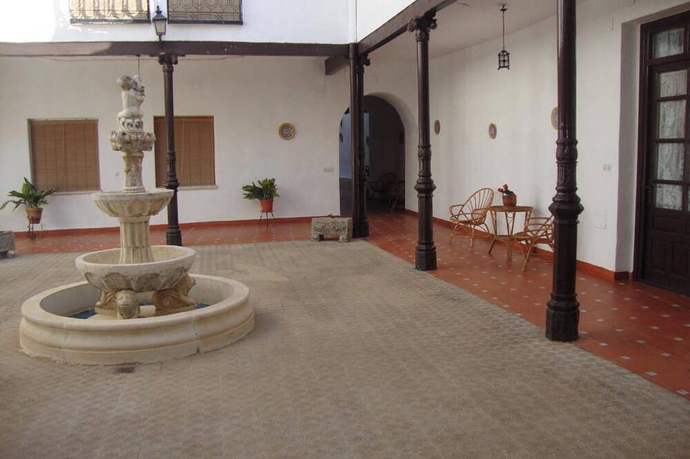 Homerez - Spacious welcoming house in the heart of Almagro in Almagro, Ciudad Real Province