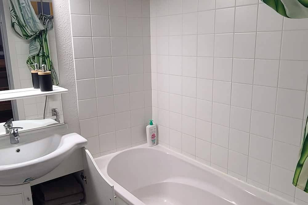 Entire apartment, Appartement 4 Personnes Dans Superbe Résidence Avec Piscine Chauffée in Arreau, French Pyrenees