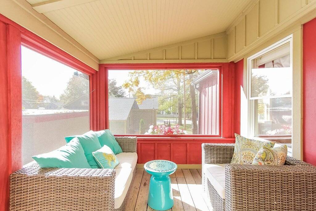 The Oriole, hot tub, walk or Bike to Saugatuck! in Saugatuck, Allegan County