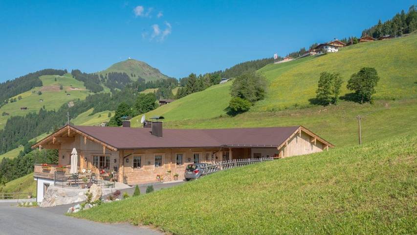 Pension voor 3 personen, with Balkon and Terras as well as Tuin and Sauna in Brixen im Thale