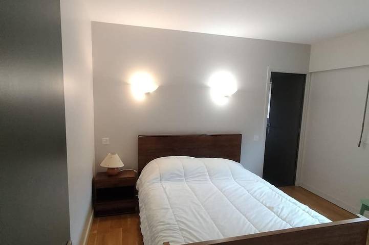 Ganze Wohnung, Luxury apartment with terrace on the shores of Lake Chambon overlooking Sancy in Chambon-sur-Lac, Regionaler Naturpark Volcans d'Auvergne