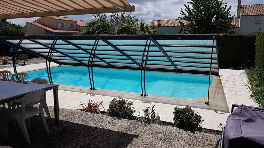 Location de vacances pour 10 personnes, avec piscine et jardin à La Jarrie - 2