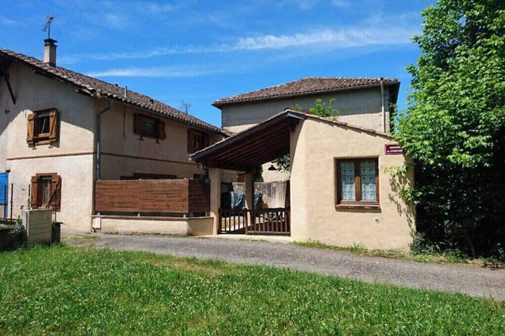 Gîte pour 6 personnes, avec terrasse ainsi que jacuzzi et jardin à Saint-Laurent (Midi-Pyrénées)