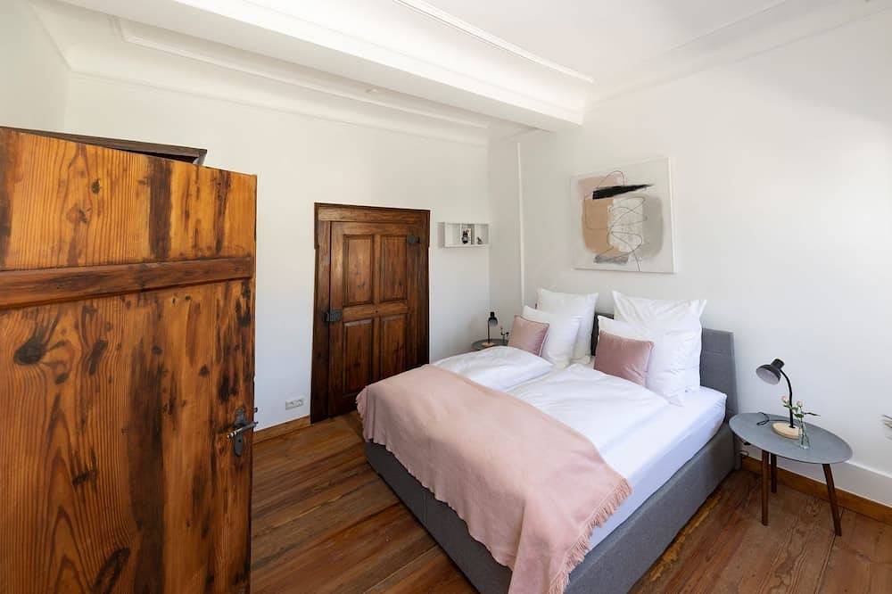 Ganze Wohnung, Ferienwohnung Brennmeister (65qm) im ersten Stock mit Blick zum Gutshof in Ebern, Landkreis Haßberge