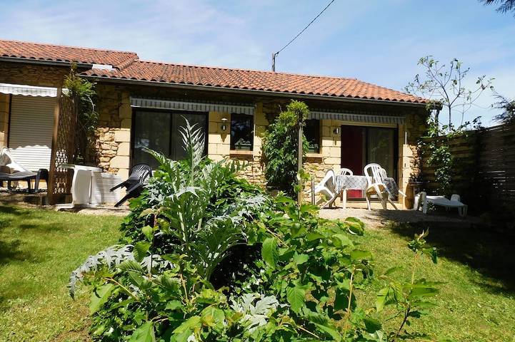 Gîte pour 4 personnes, avec terrasse et jardin, animaux acceptés à Sarlat-la-Canéda