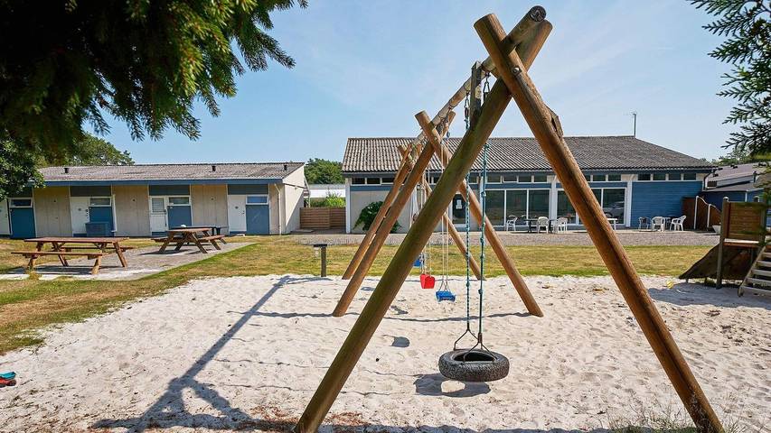 Ferieudlejning for 5 personer, med sauna og pool samt terrasse i Dueodde