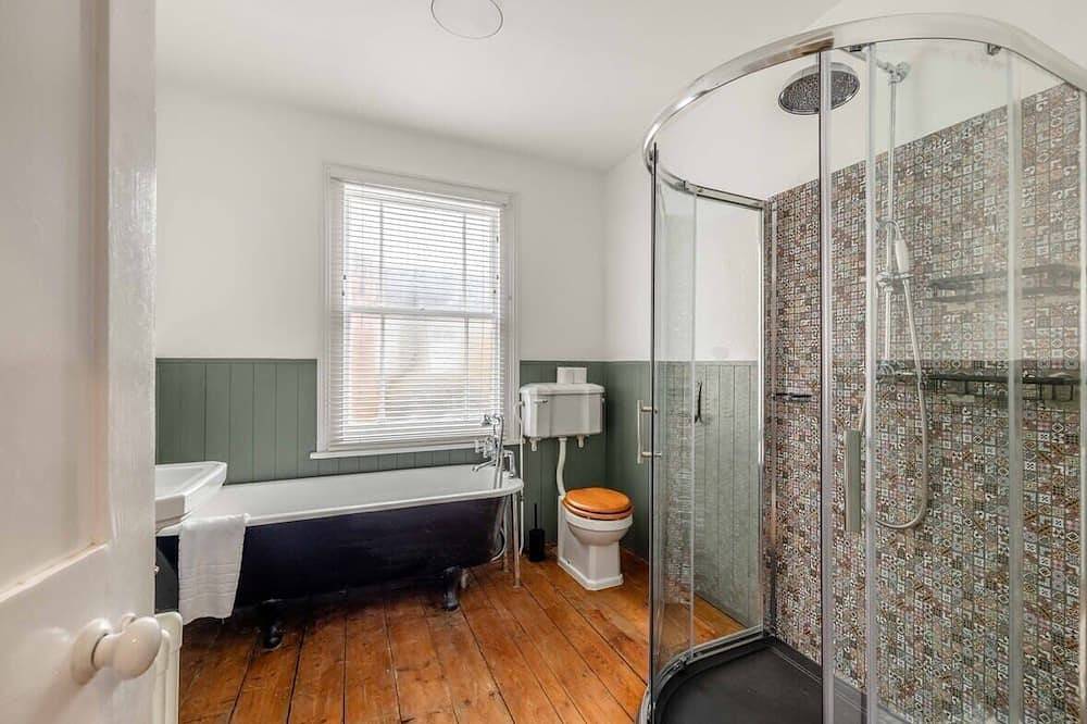 Stylish 3 Bdr Home Central Windsor By Tempstay in Windsor, Berkshire