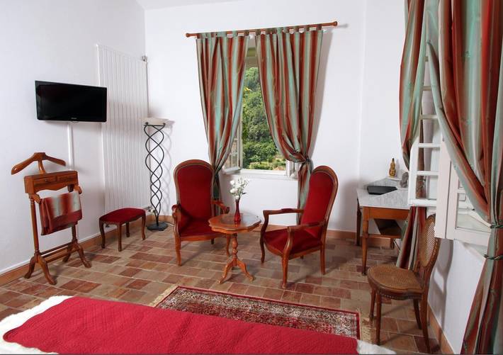 Location de vacances pour 2 personnes, avec jardin ainsi que piscine et jacuzzi à Vals-les-Bains - 4