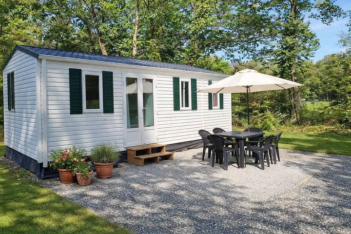 Camping pour 4 personnes, avec bassin pour enfant dans Massif central