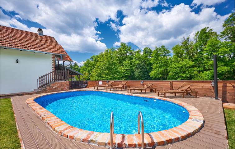Gemütliche 90 m² große Ferienwohnung mit WLAN, Pool, Terrasse und Grill, 2 km vom Fluss Zelina entfernt in Zagreb und Umgebung