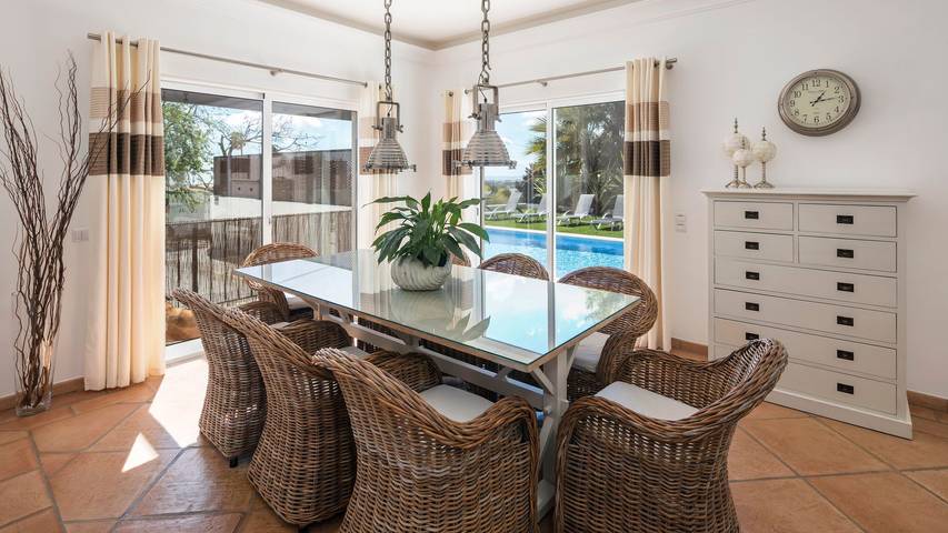 Location de vacances pour 8 personnes, avec piscine ainsi que jardin et vue sur l’océan dans Boliqueime - 4