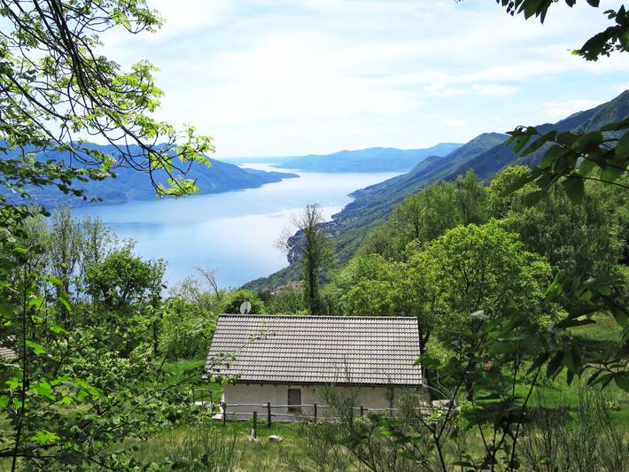 Ferienhaus für 4 Personen, mit Terrasse und Garten sowie Seeblick