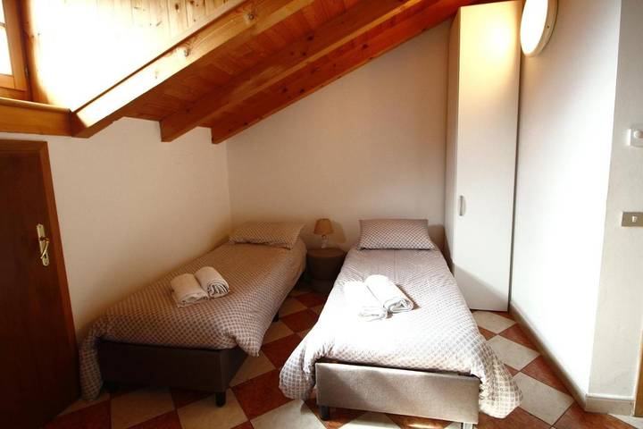 Gîte pour 4 personnes, avec jardin dans Varena - 4