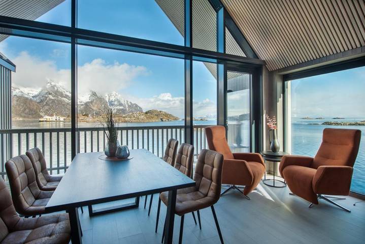 Gîte pour 8 personnes, avec vue et balcon dans Henningsvær