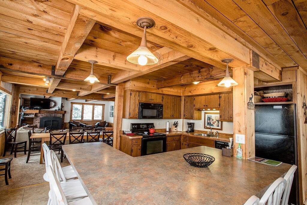 Ein herrliches Ferienhaus Trail Entlang der Alpen Trail mit Whirlpool im Freien und Erlaubt Hunde in Gogebic County