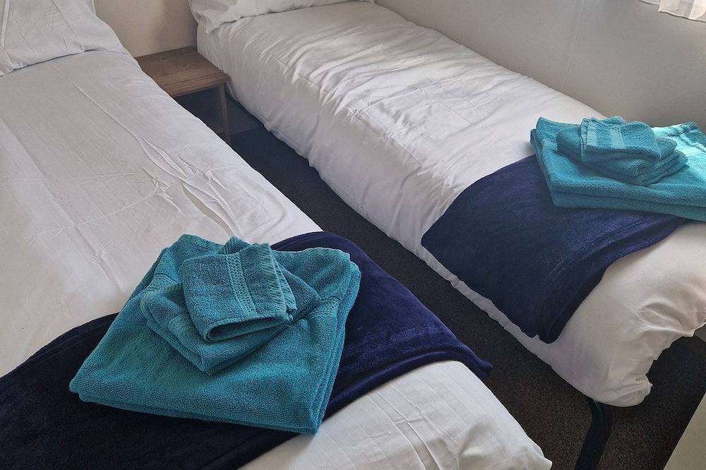 Felixstowe Sea Views. Cosy 2-bedroom static caravan, parking, wifi, in Felixstowe, Suffolk