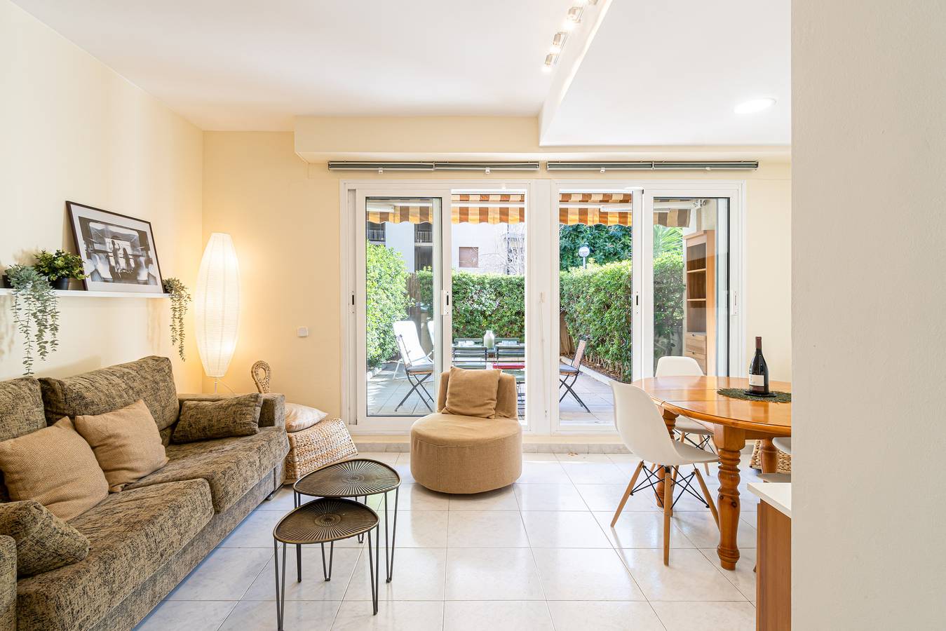 Entire apartment, Holiday apartment for 6 people with terrace in La Pineda, Platja de la Pineda