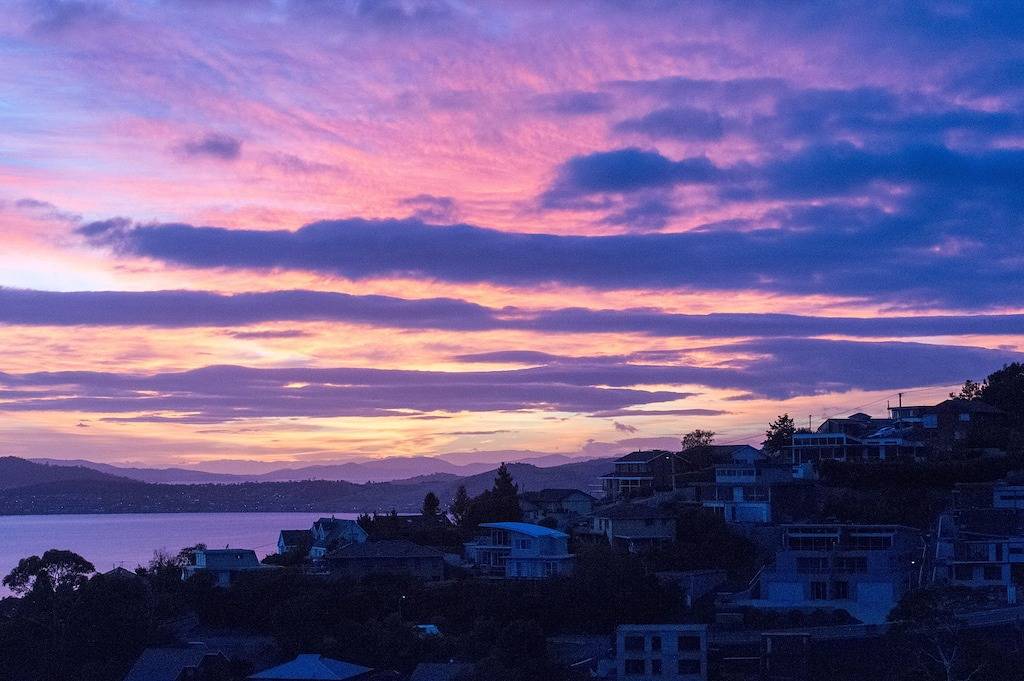 Million Dollar View Day and Night - for big family or few families together in Hobart, Tasmanien