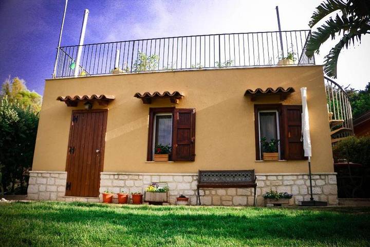 Gîte pour 2 personnes, avec vue et jardin, adapté aux familles à Licata - 2