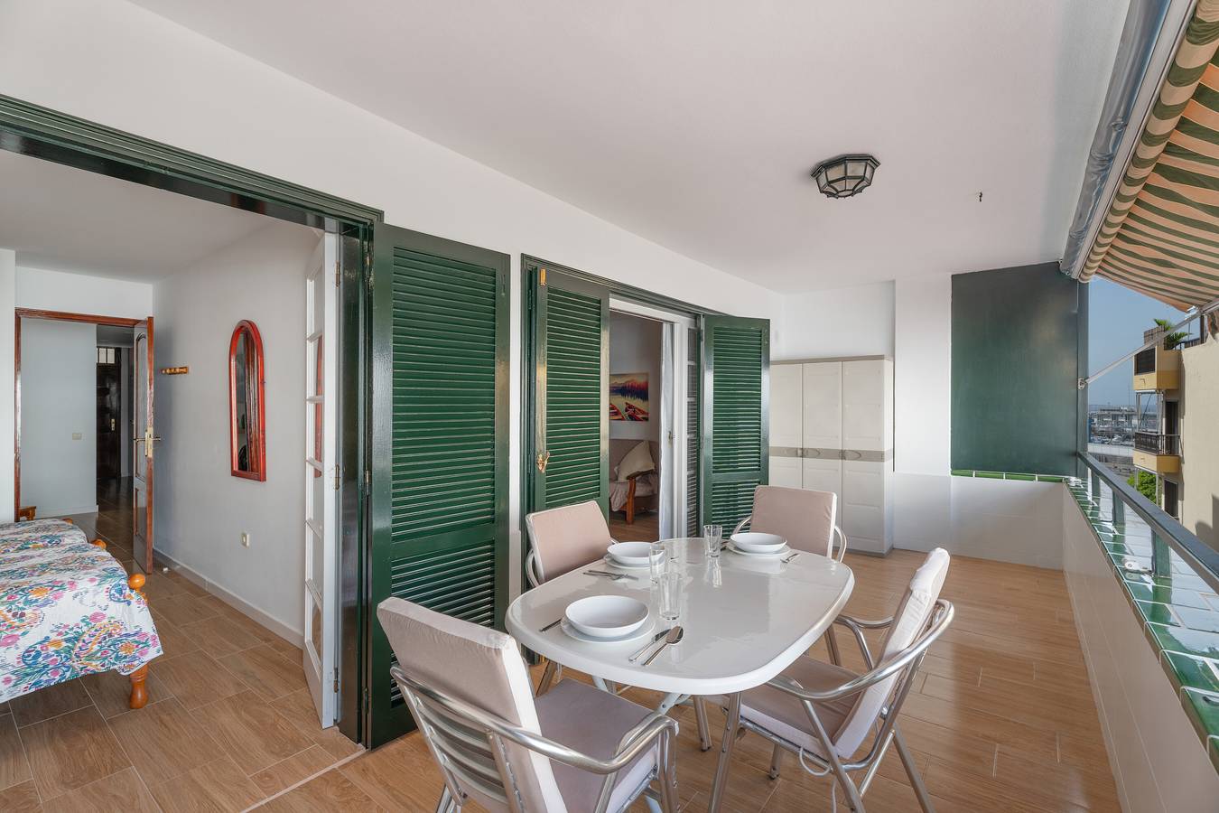 Ganze Wohnung, Ferienwohnung 'Tomasol' mit Meerblick, privater Terrasse und Wlan in Los Cristianos, Arona
