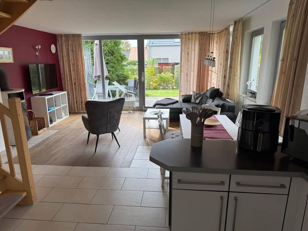 Ganze Wohnung, 3 Raum-Ferienwohnung für max. vier Erwachsene und ein Kind auf zwei Etagen; mit zwei Schlafräumen, Terrasse und Gäste-Wc im Ostseebad Börgerende, Fasanenweg 2 in Börgerende, Börgerende-Rethwisch