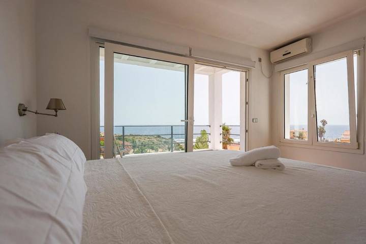 Casa rural para 8 personas, con Balcón y Terraza además de Jardín y Piscina en Algeciras - 4